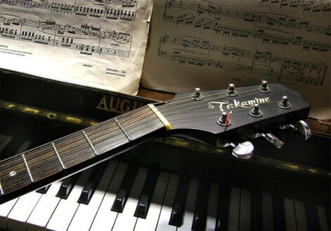 Piano guitar